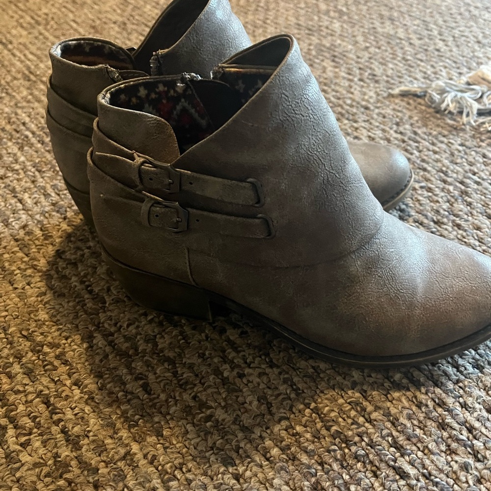 Xappeal Gray Ankle Boots with Chunky Heel and Decorative Buckles